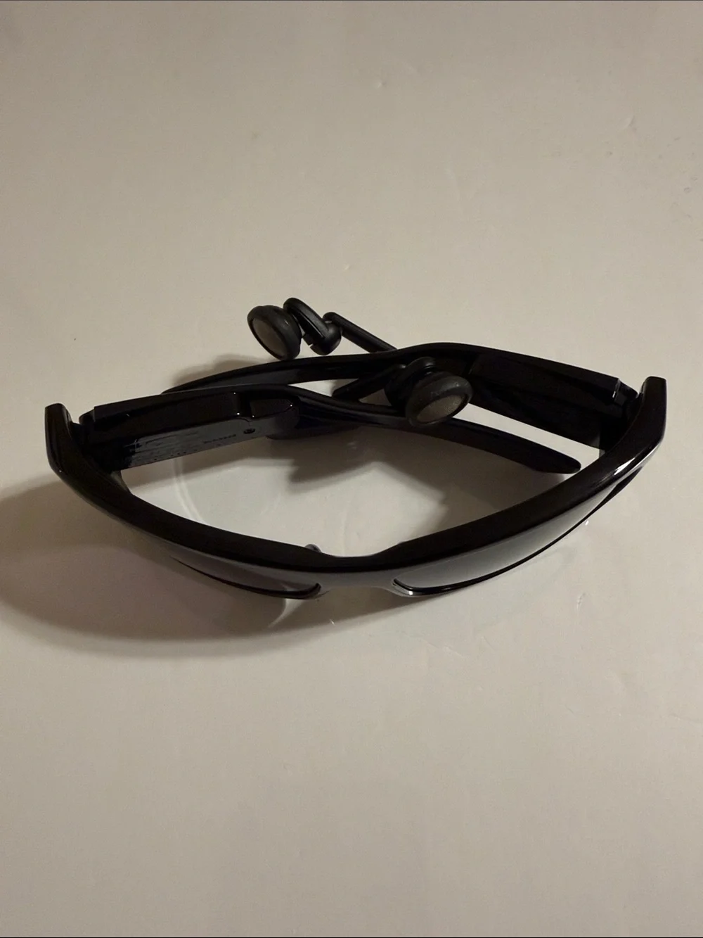 Oakley THUMP Earphones Sunglasses 2GB with Protective Storage Case. Singapore